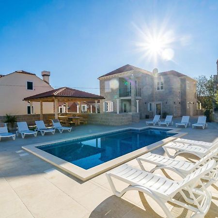 Residence & Pool Villa Schwarz Suites 察夫塔特 外观 照片